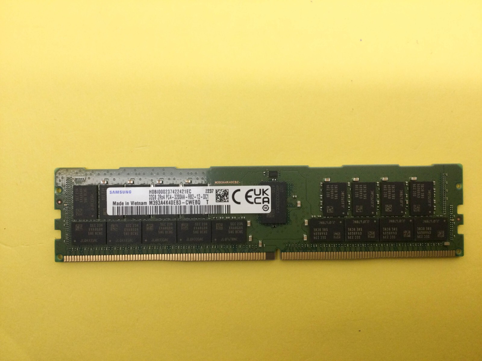 SAMSUNG 32GB (1X32GB) 2RX4 PC4-3200AA DDR4 SERVER MEMORY M393A4K40EB3-CWE
