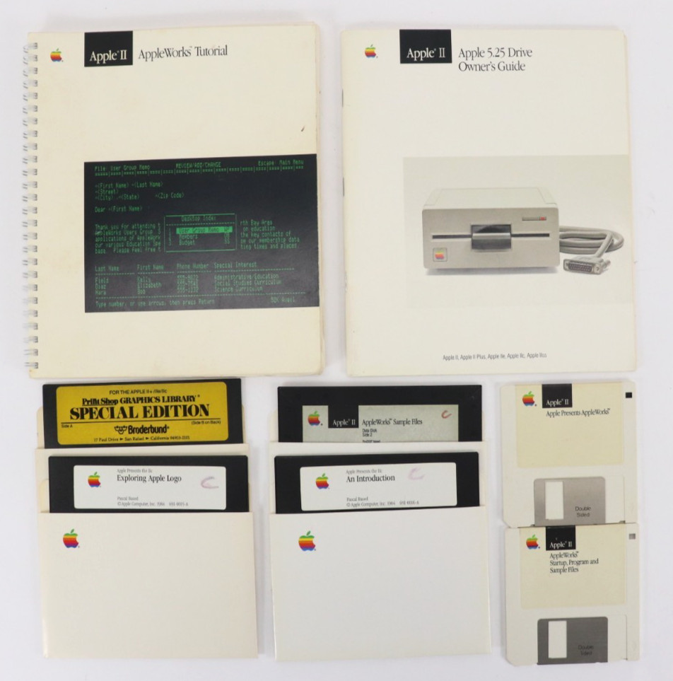 VTG Apple ll lle llc llgs 1983 - 1986 Manual Books Floppy Disc 5.25 & 3.5 Lot