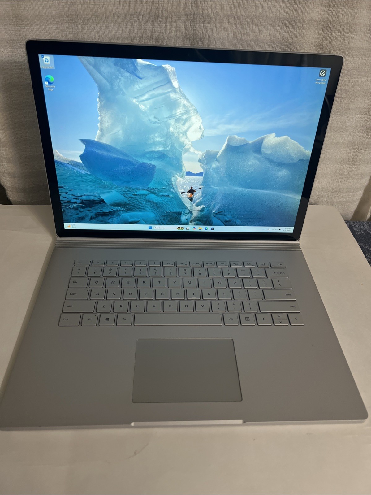 Microsoft Surface Book 2 15-inch Core i7-8650U 16GB 256GB Silver