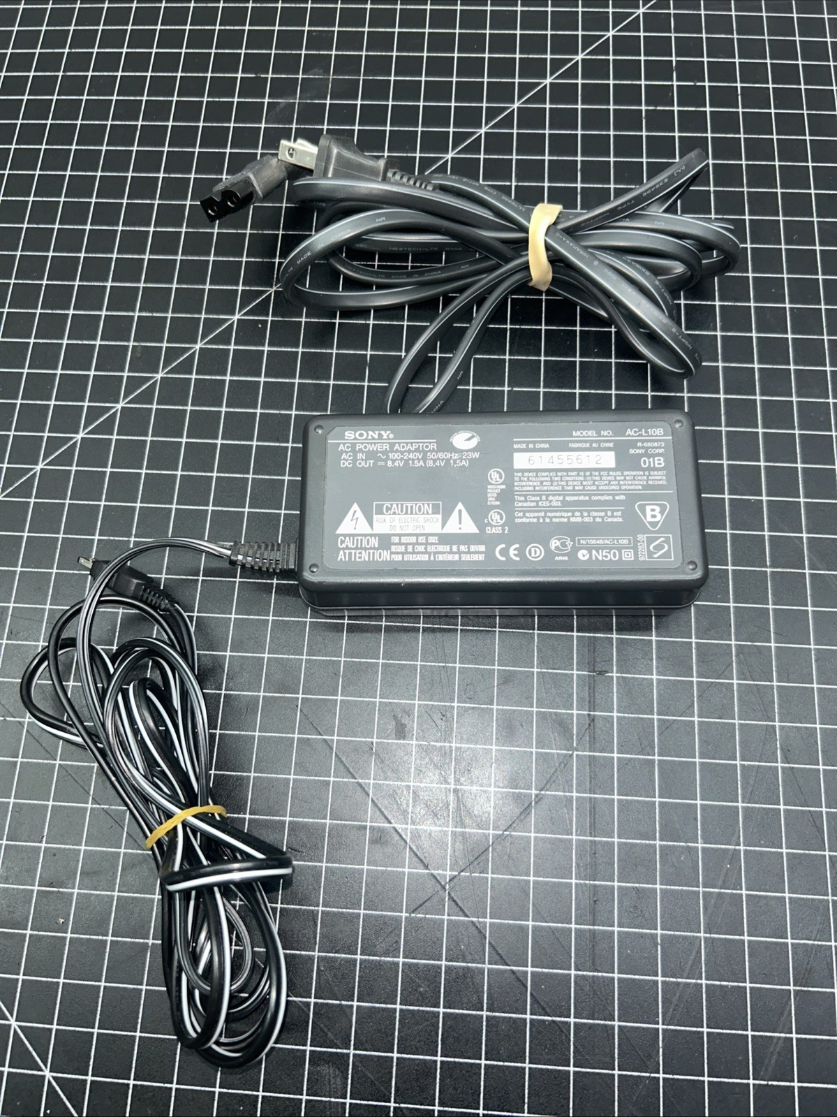 Genuine Sony AC-L10B AC Power Adapter Power Supply 8.4V 1.5A Camcorder
