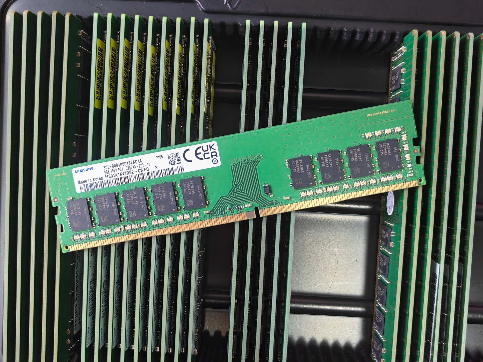 Samsung 8GB DDR4 3200 ECC UDIMM RAM 1Rx8 PC4-3200AA-ED2 M391A1K43DB2-CWE 288pin