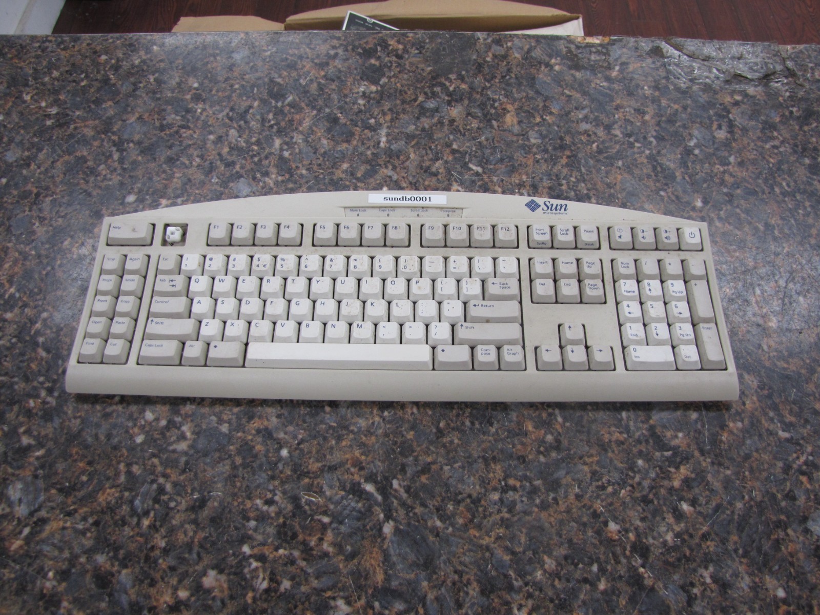 Sun MicroSystems Type 6 Keyboard 3201272-01 8-Pin Mini-DIN SPARC Workstation