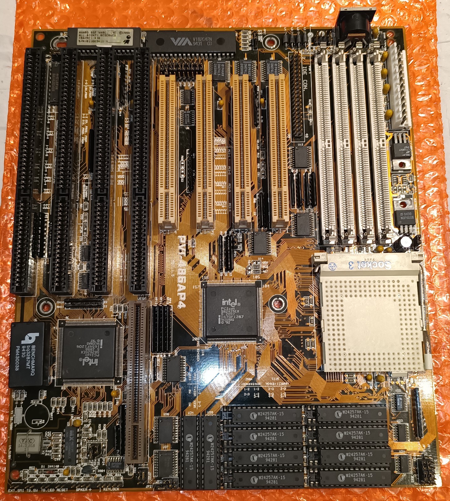 ASUS PVI-486AP4 VIP Socket 3 Motherboard - PCI & VLB 256KB 15ns Cache