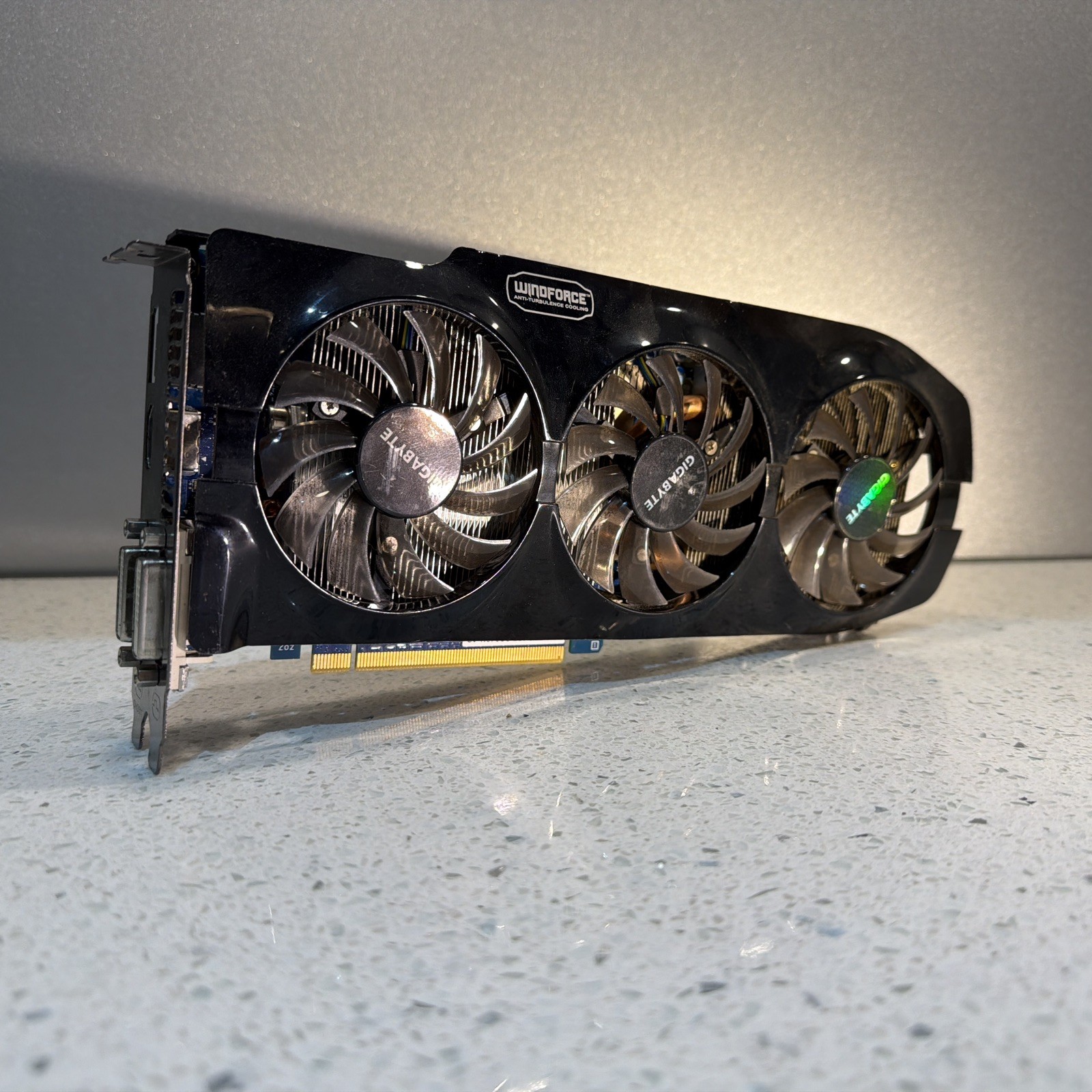 Gigabyte Nvidia GeForce GTX 670 GV-N670OC-2GD Windforce 3X 2GB GDDR5 HDMI DP DVI