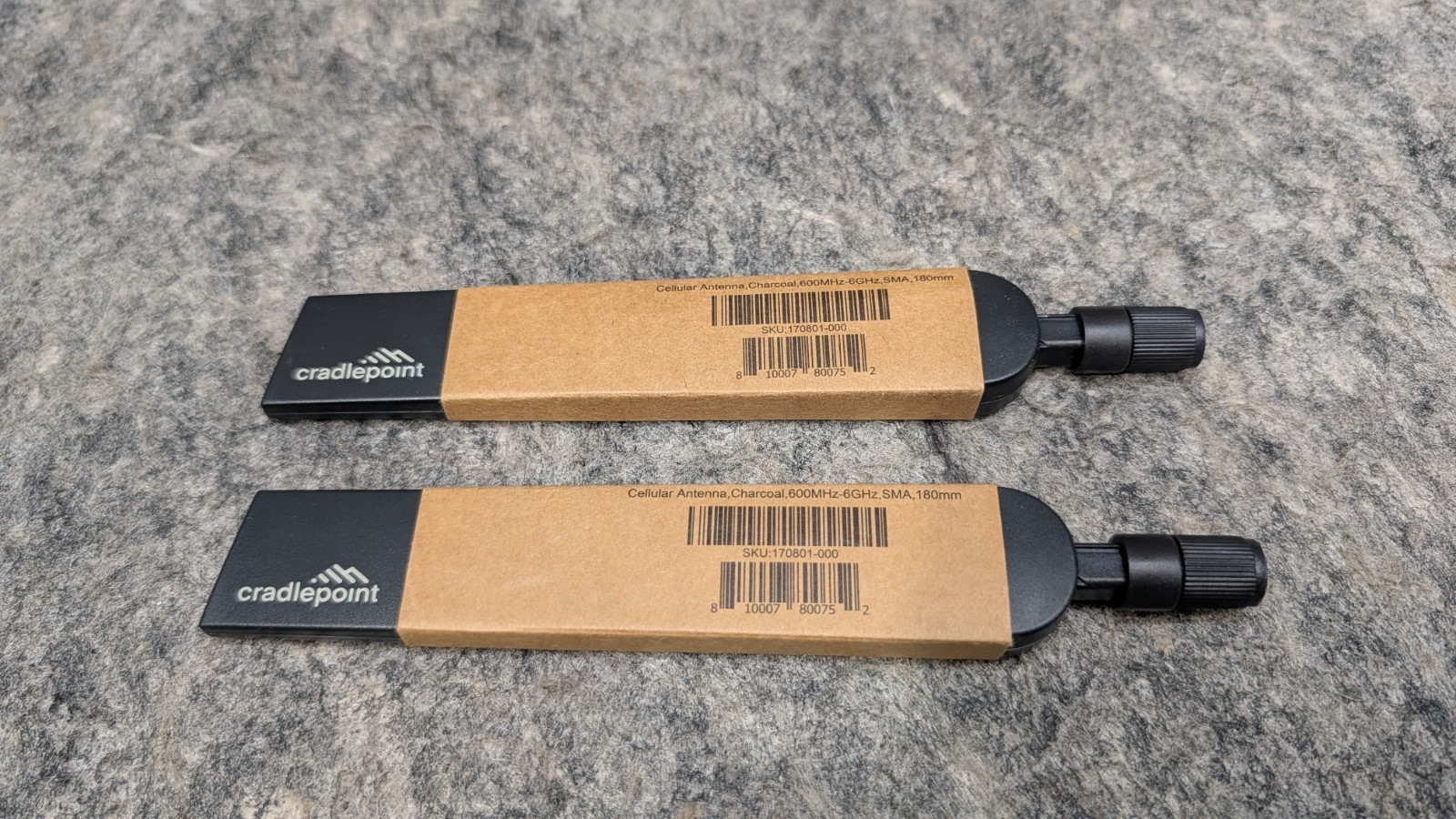 2 x CRADLEPOINT 170801-000 Cellular Antenna Charcoal 600MHz–6GHz, SMA 180mm