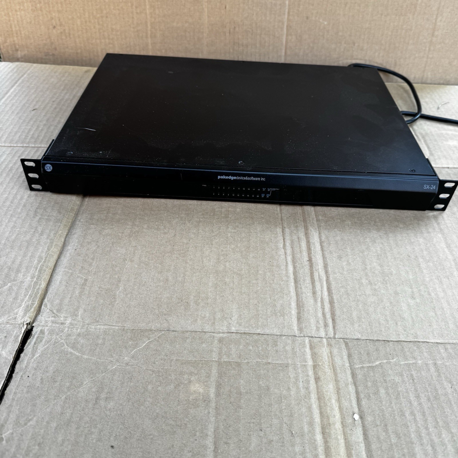 Pakedge SX-24, 24-Port Gbit Switch Network - Pre-owned