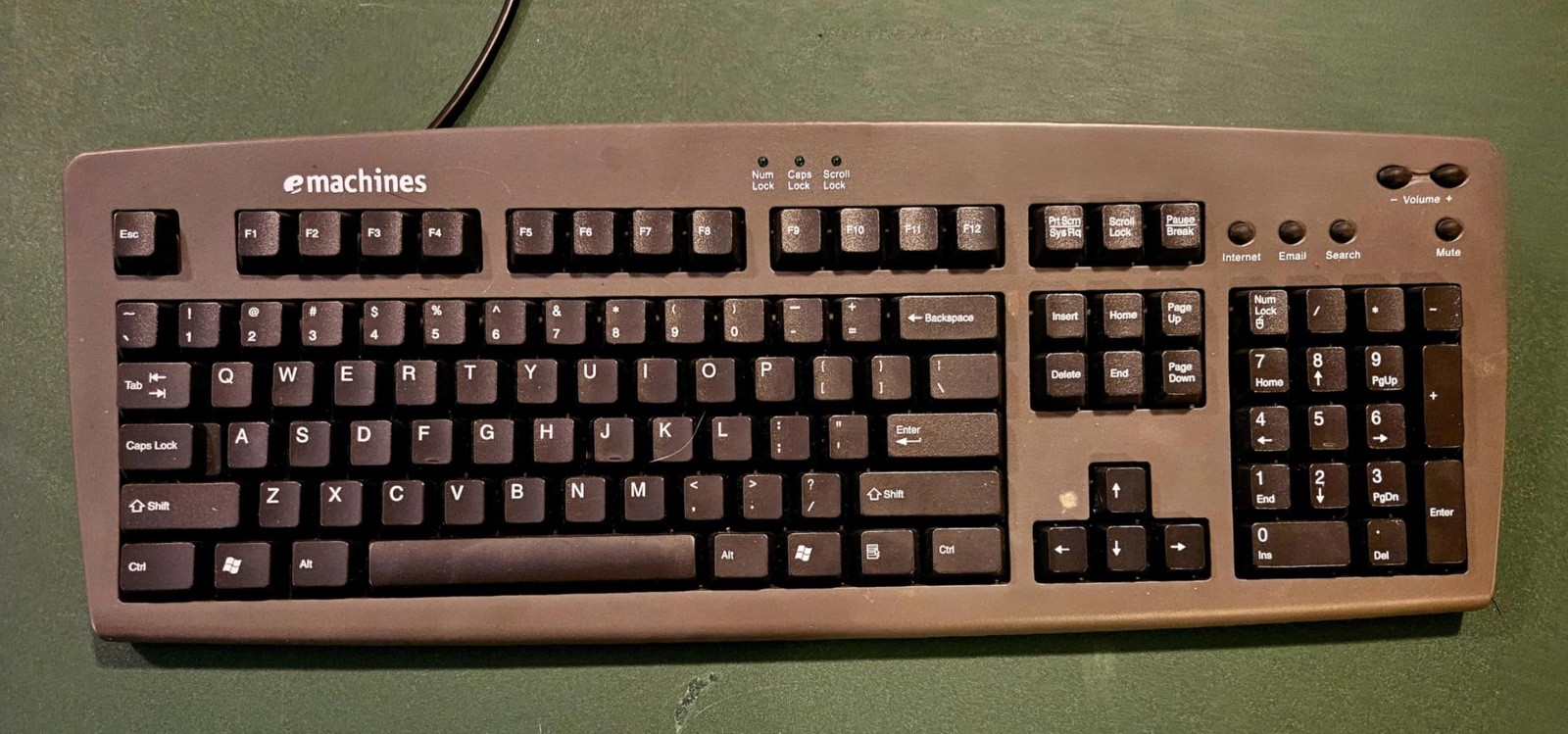 Vintage emachines Computer Desktop PS2 Keyboard Model No. KB-9908
