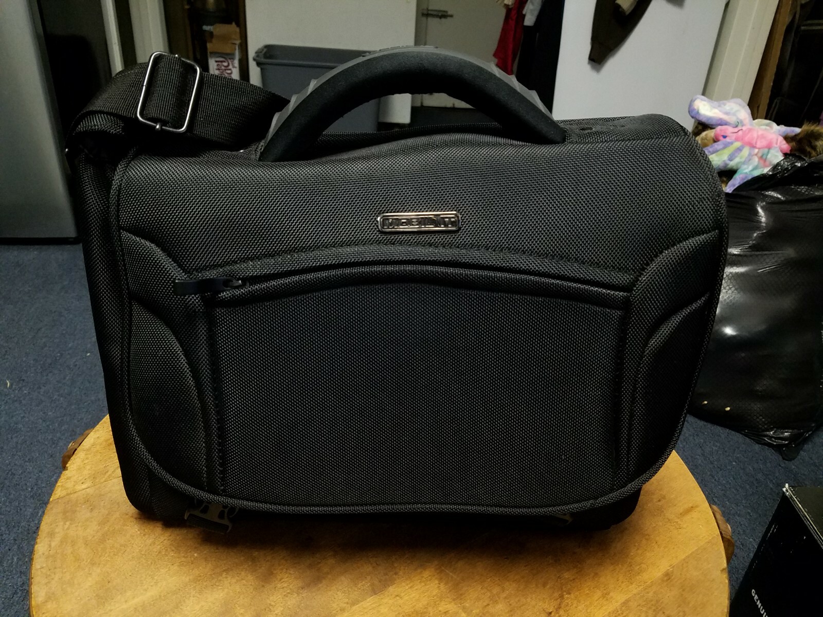 ATIVA Mobil It Black Nylon Laptop Notebook Organized Messenger Bag