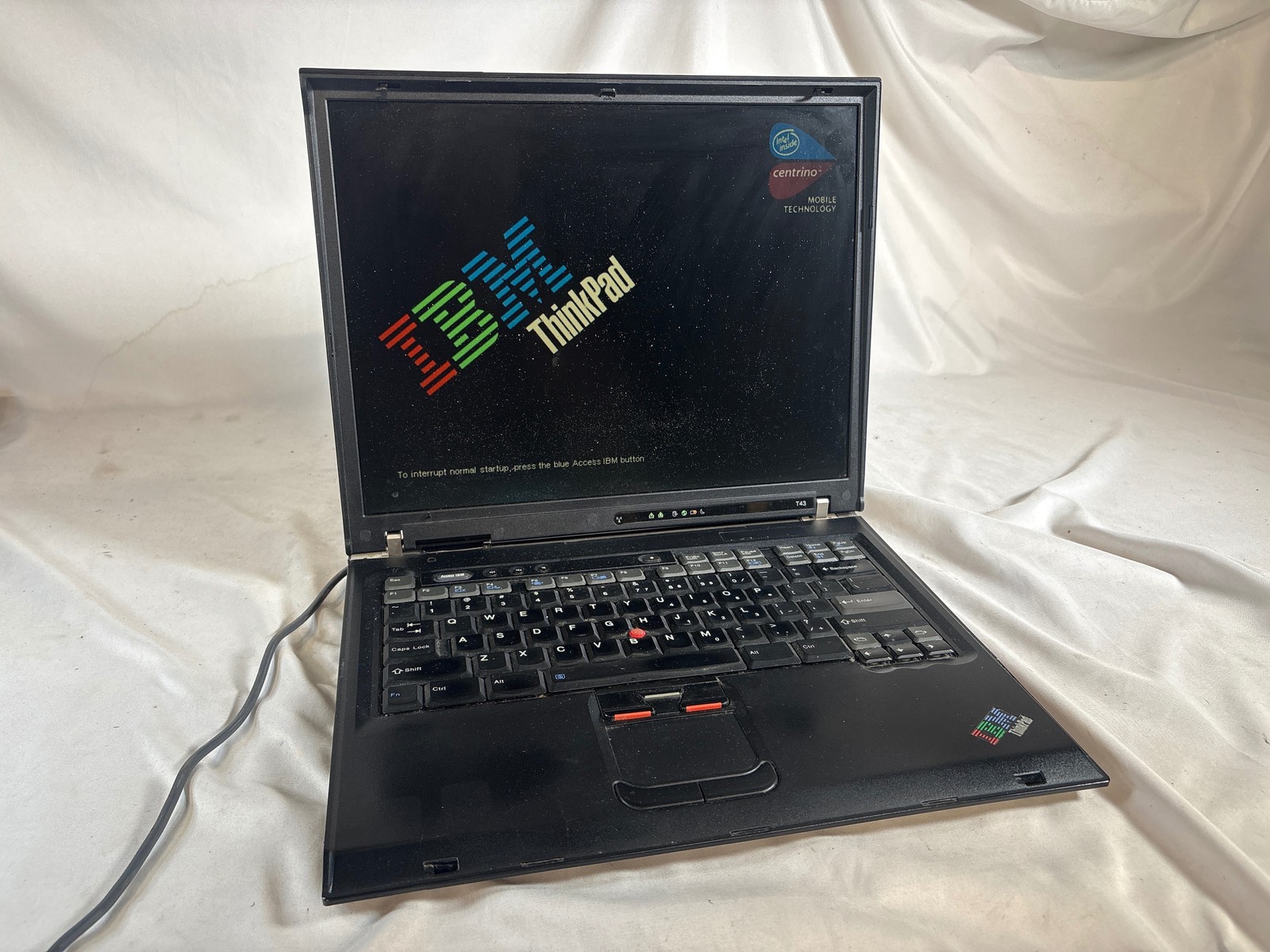 IBM ThinkPad T43 1871-22U Pentium M 1.60GHz 768MB No HDD 14"