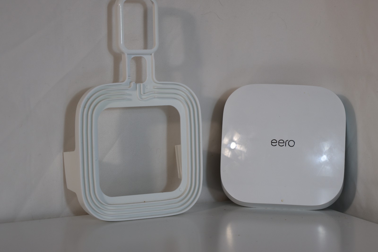eero mesh (3rd Generation) Wi-Fi Router/Extender - w/Hanging Hook