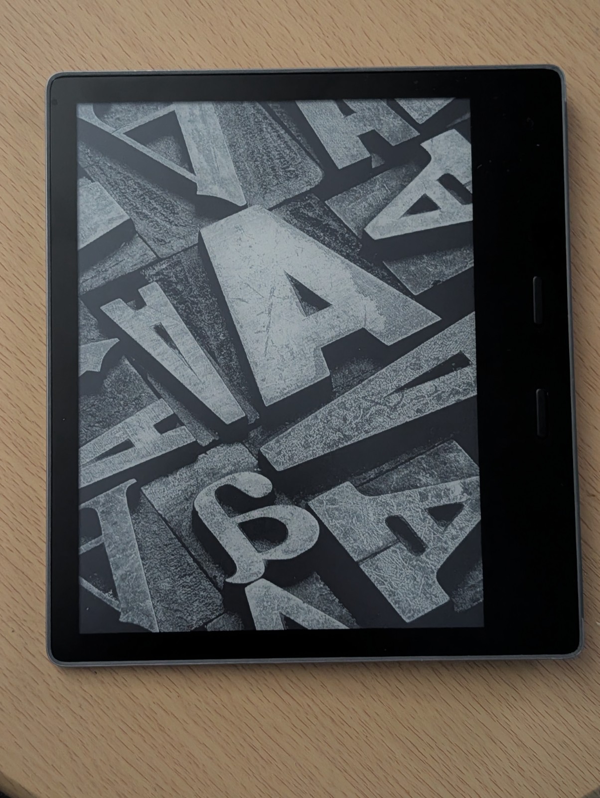 Amazon Kindle Oasis 9th Gen 32GB 7in Wi-Fi + 4G LTE Black EUC (CW96BW) 