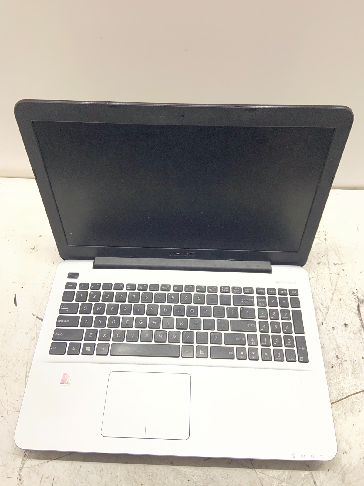 ASUS X555DA-WS11 AMD A10-8700P 1.8 GHz 8 GB NO HDD