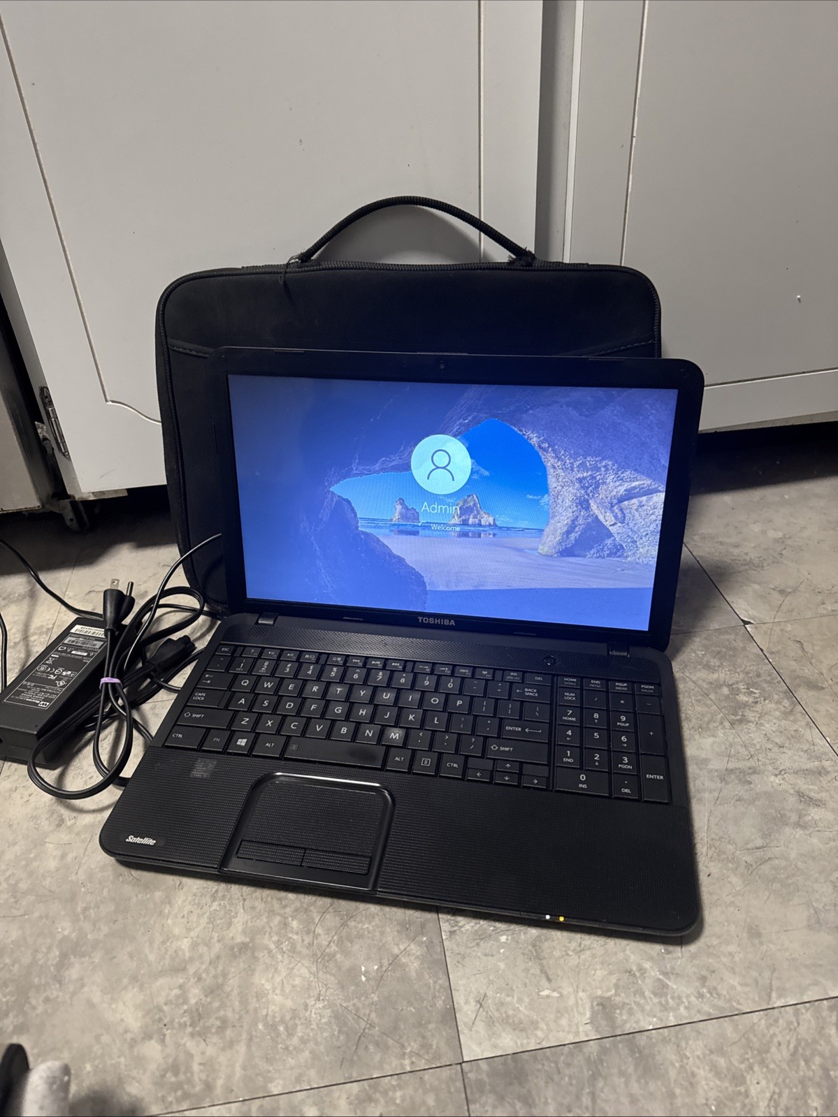 Toshiba Satellite C855D-S5900 Laptop Computer With Charger Tested Working Read