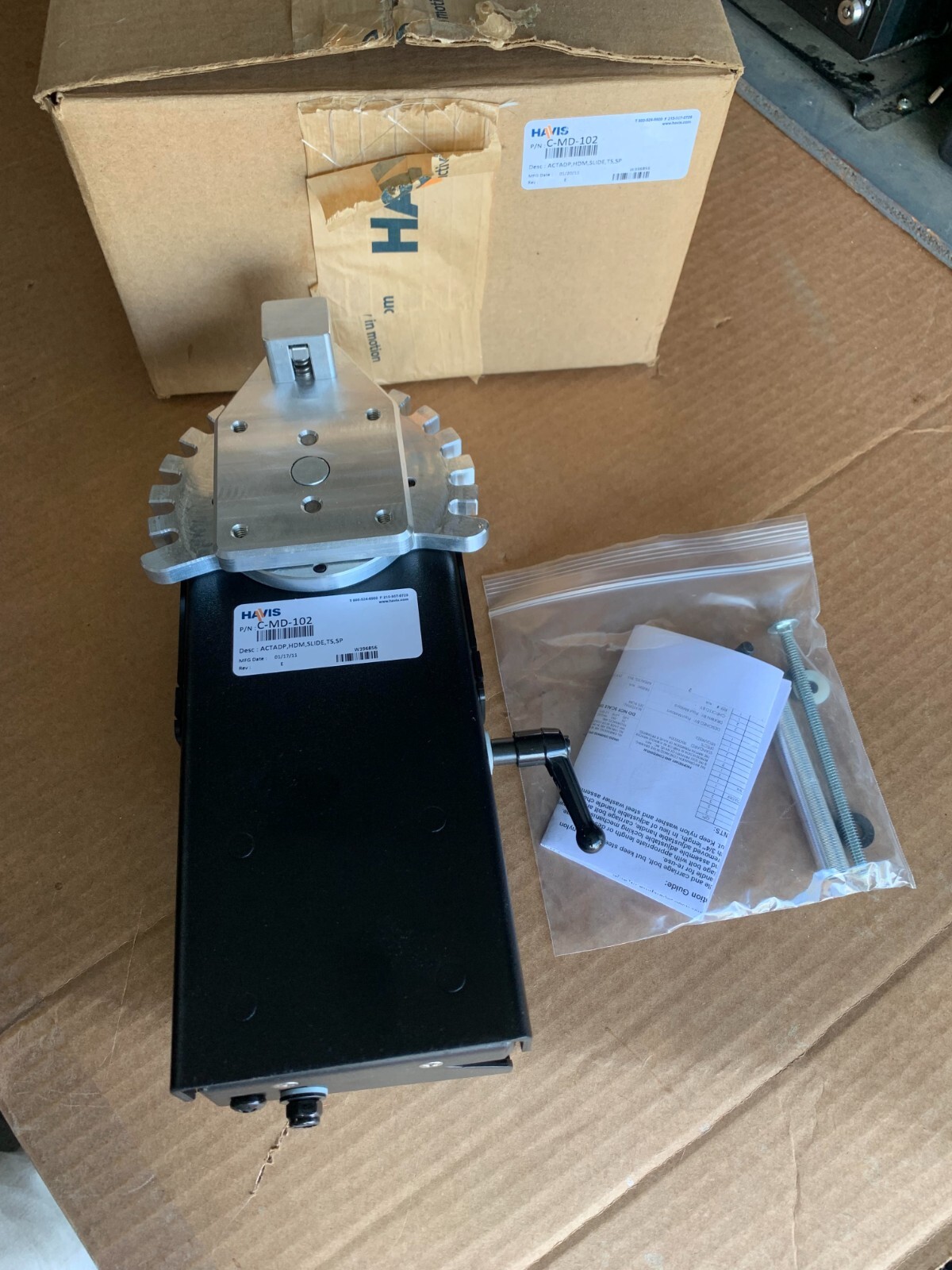 NEW IN BOX: Havis C-MD-102   SWING ARM