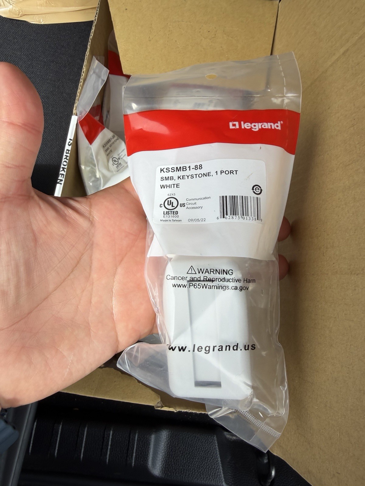 Legrand KSSMB1-88 Single Port Keystone Wall Plate White