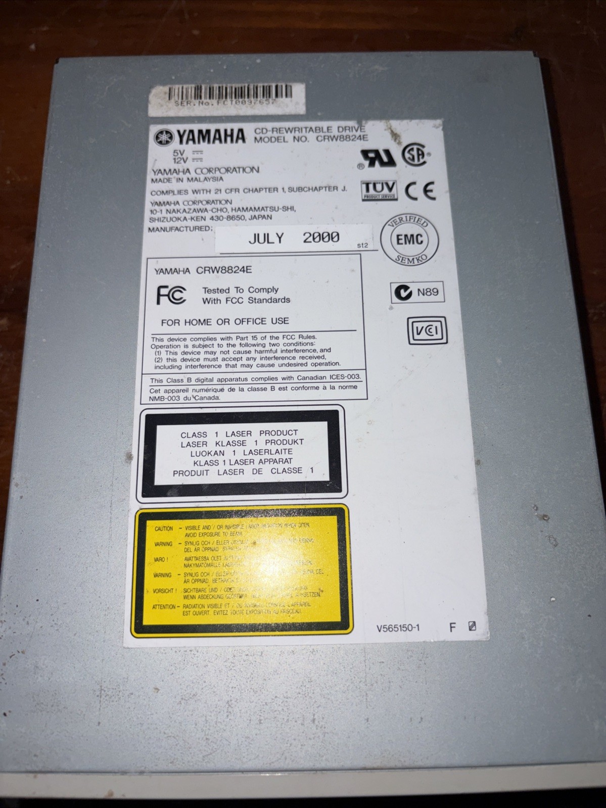 YAMAHA CRW8824S 8X8X24 SCSI  CDRW Drive - Beige Bezel