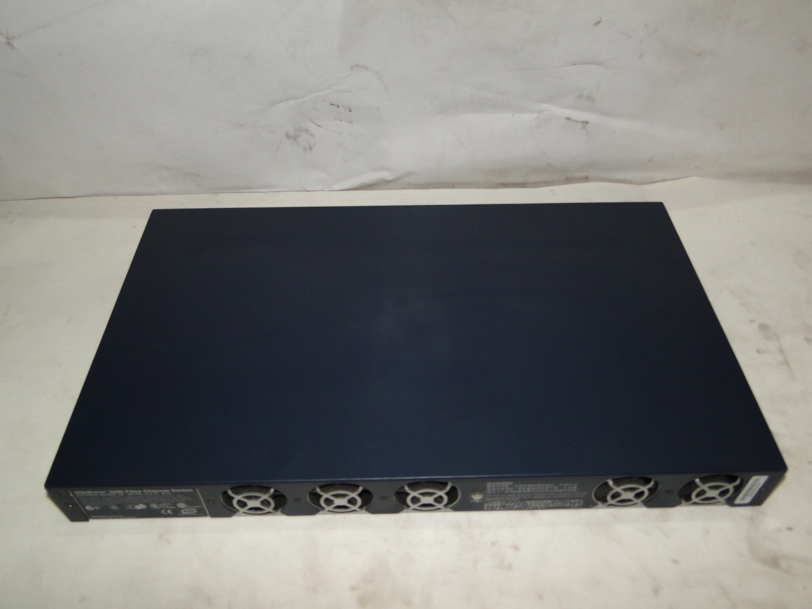 Brocade SilkWorm 3200 8 Port FIBRE CHANNEL SWITCH 1/2Gb/s FC Switch New.
