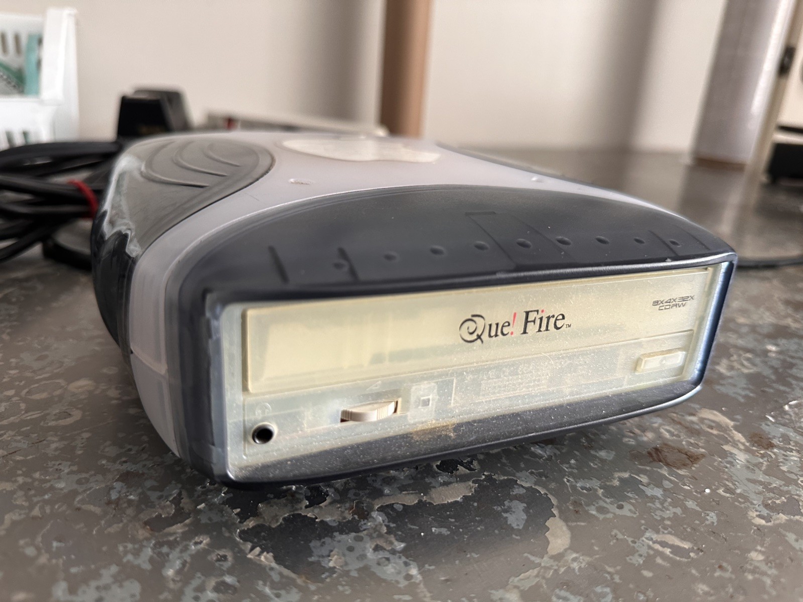 Que Que Drive QPS-525 External CD Drive W/ Cord 