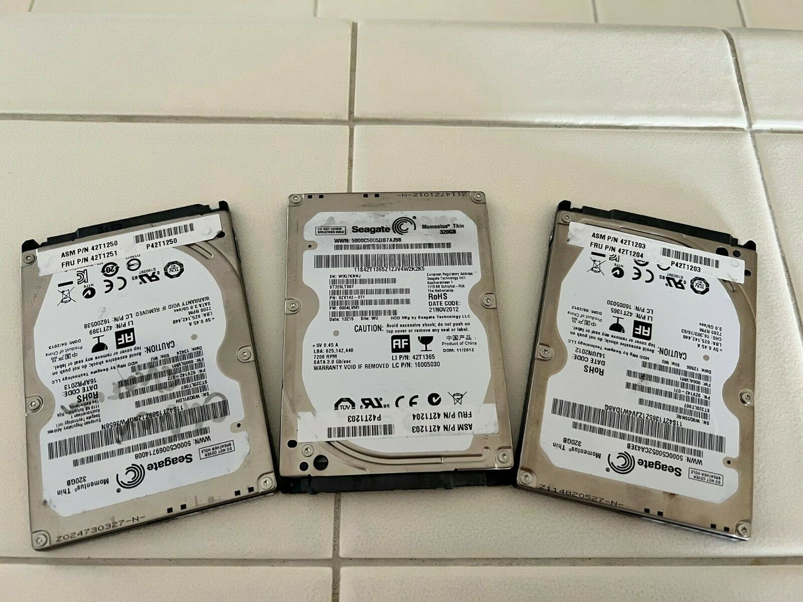 Lot of 4 Seagate Momentus Thin ST320LT007 320GB 2.5" SATA II Laptop Hard Drive