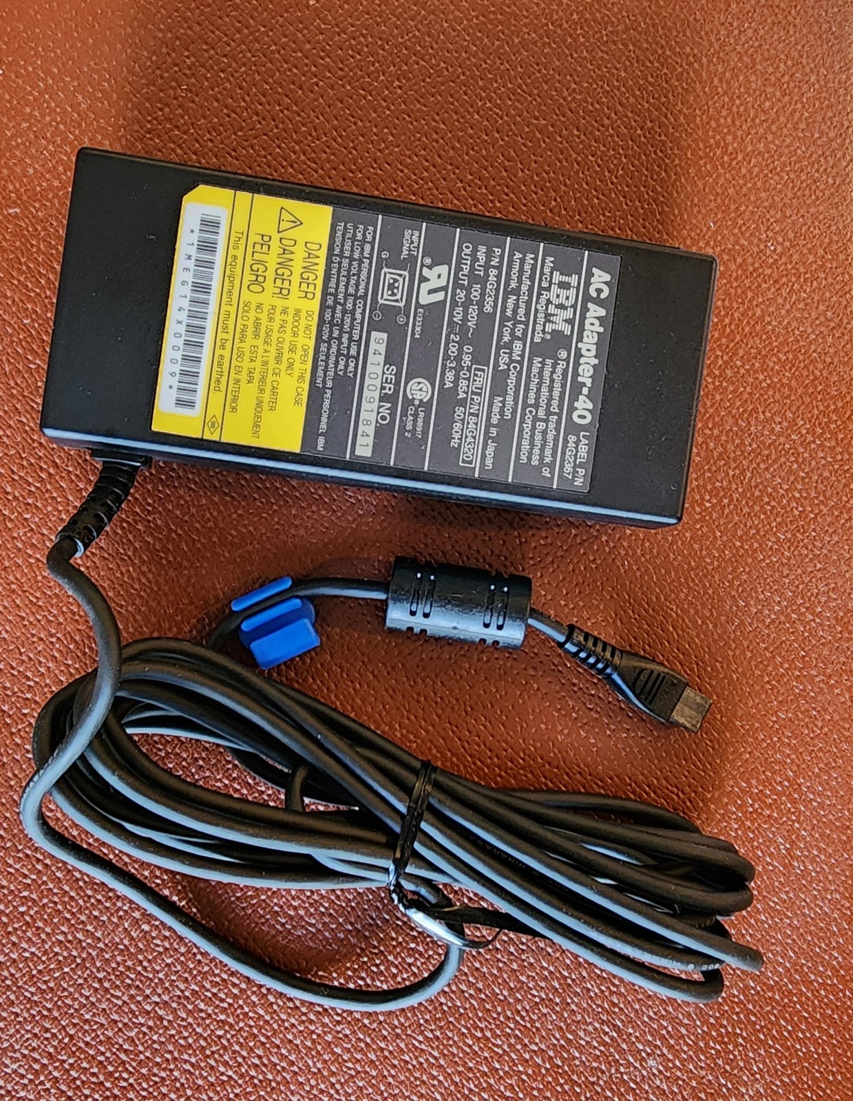 AC ADAPTER 40 - IBM P/N 84G2357 Built in AC  plug with  4-pin female connector