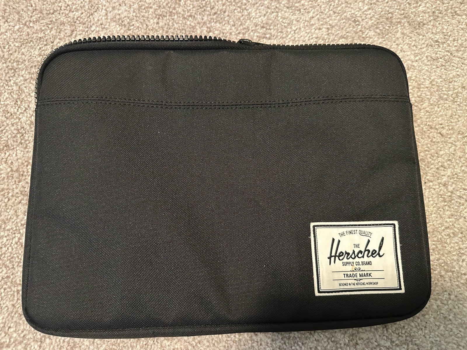 Herschel Anchor Laptop Sleeve Black 10" Lined Padded Zip Around Minimalist