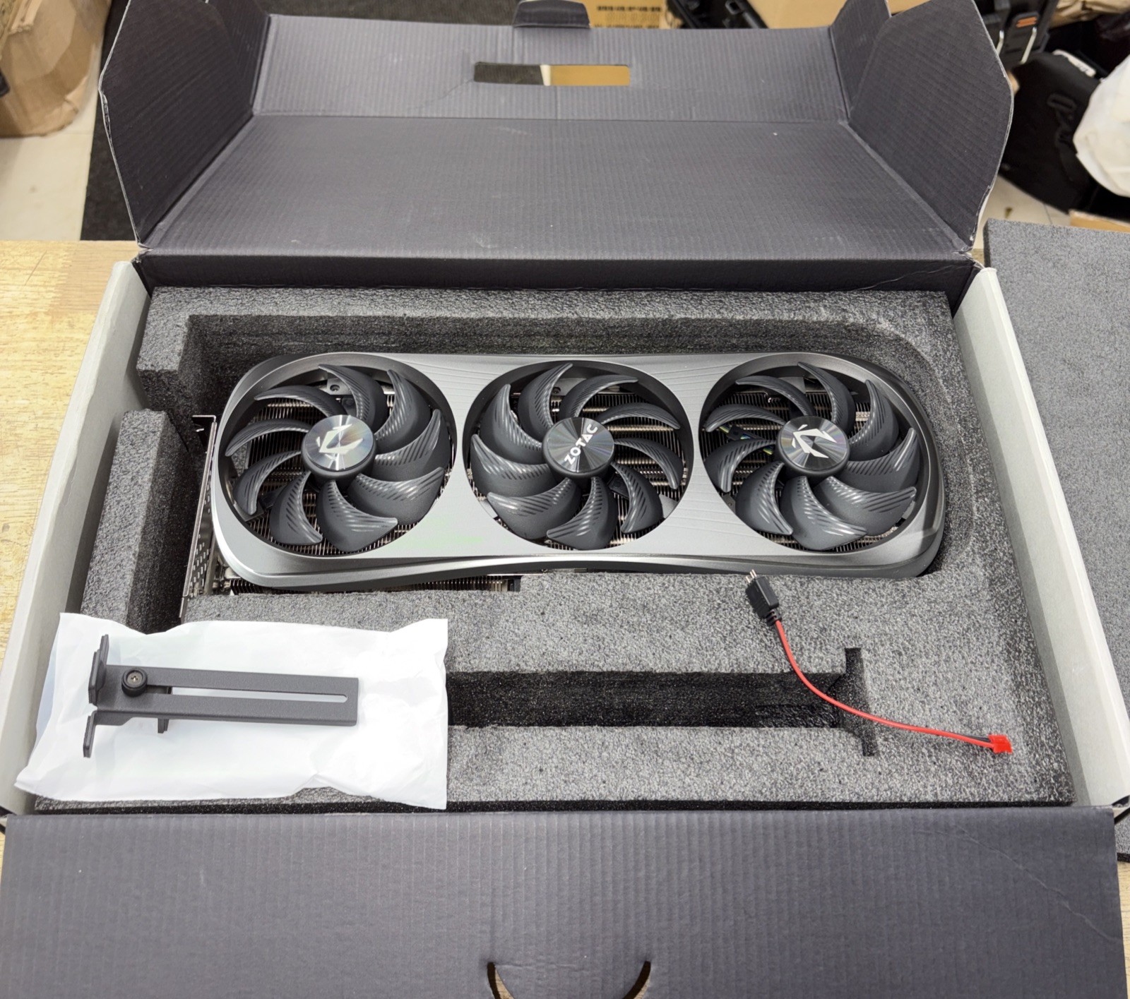 ZOTAC Gaming GeForce RTX 4080 16GB AMP Extreme AIRO NVIDIA Graphics Card GPU