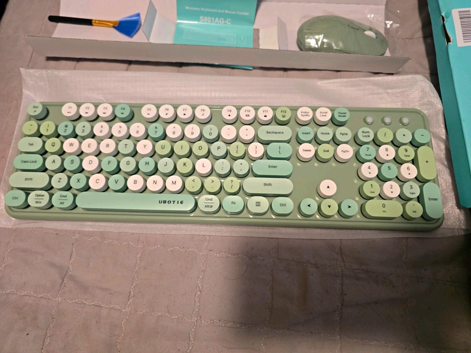 UBOTIE S801AG-C Wireless Keyboard & Mouse Combo Green/White QWERTY English