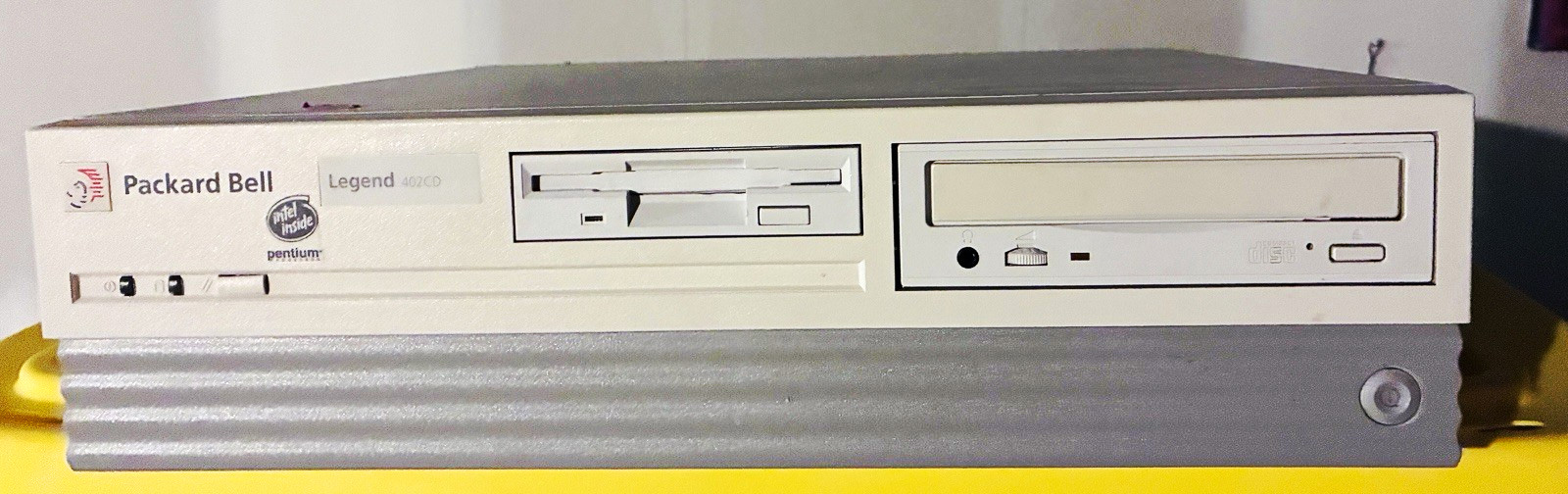Packard Bell Legend 402CD Desktop Intel Pentium Beige w/ Optical & Floppy