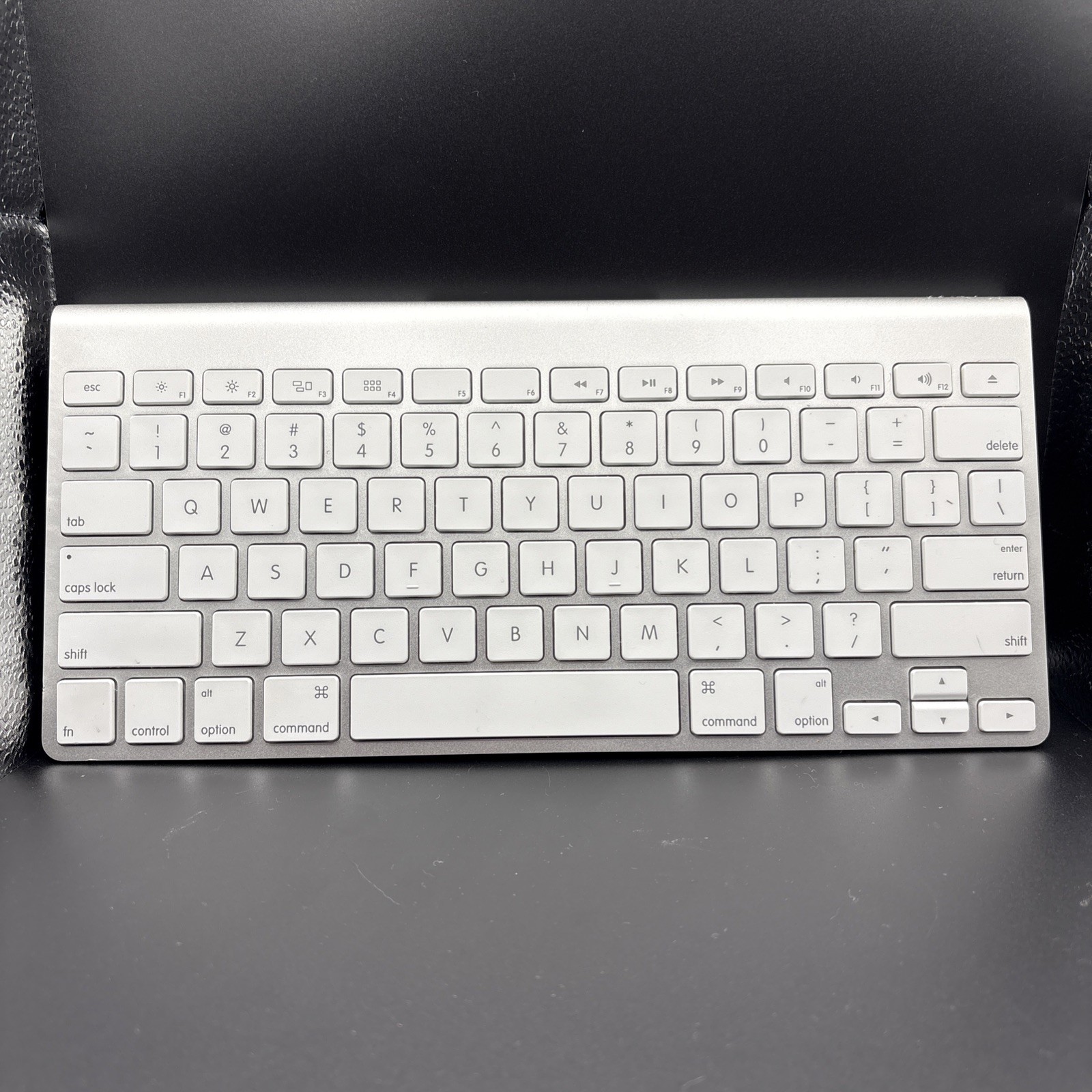 GENUINE Apple Wireless Bluetooth Keyboard A1314 Mac Aluminum Used Tested-Works 