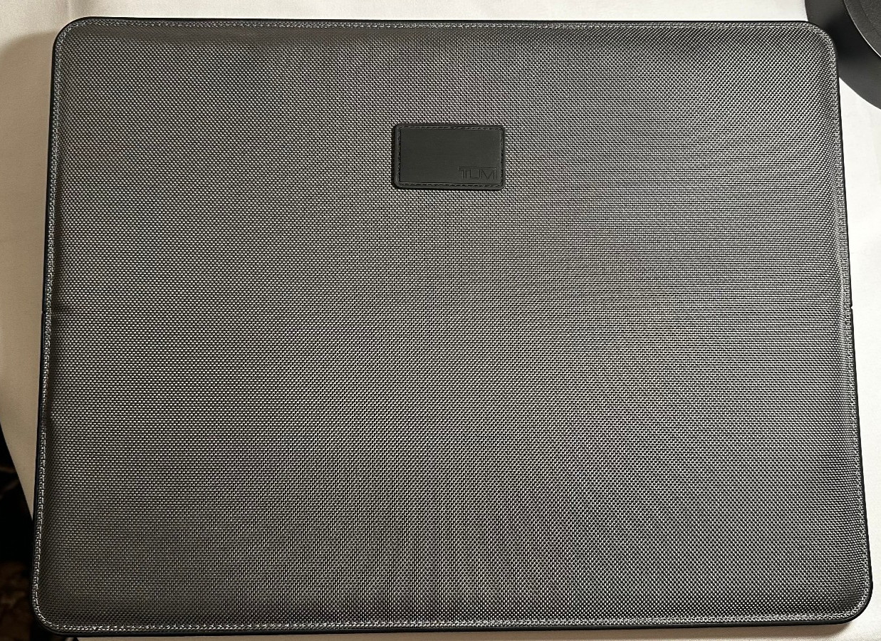 Tumi Slim Solutions Laptop Cover Sleeve Case Padded Gray/Black Large 16" x 12"