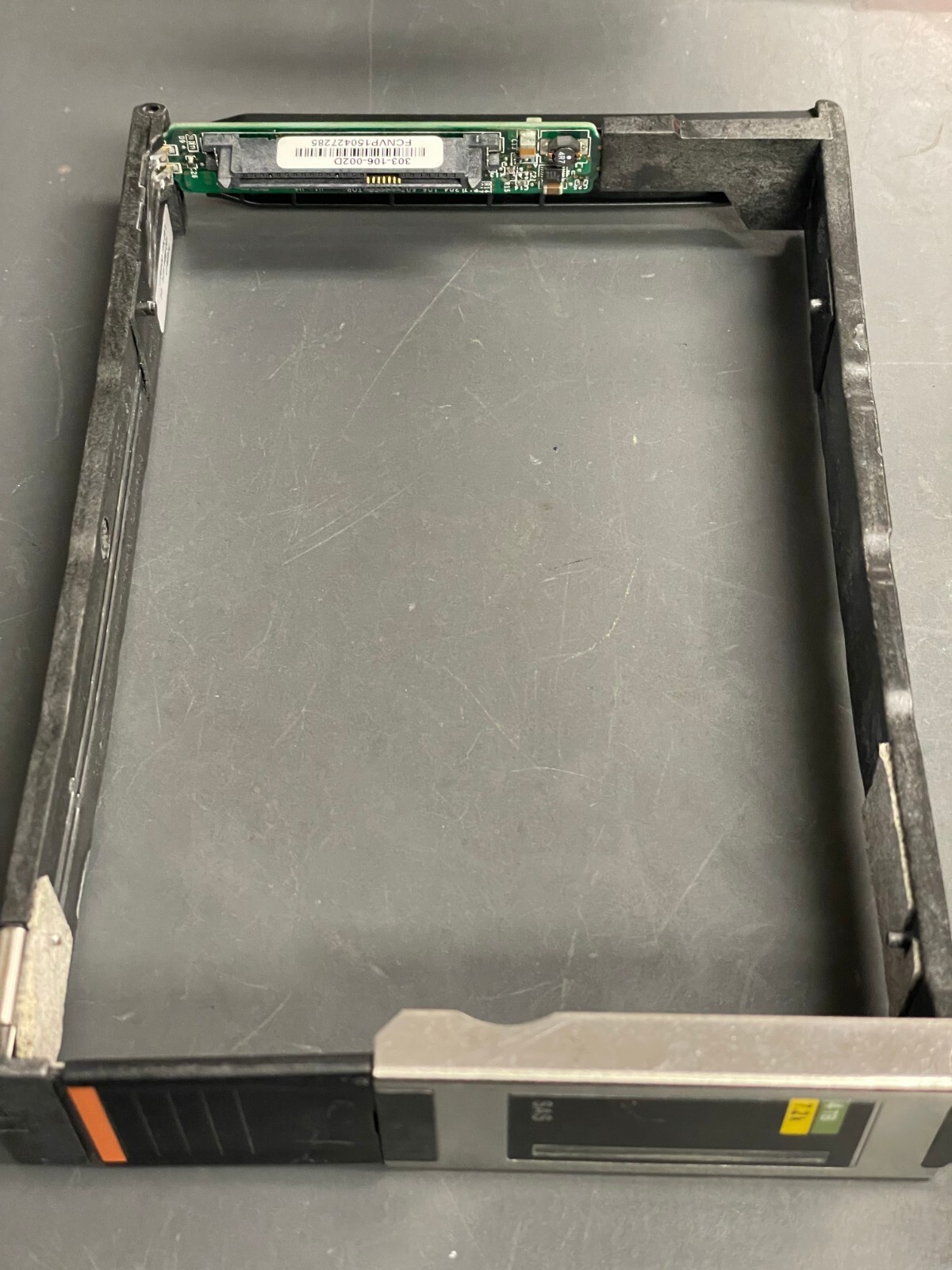 100-564-172 DELL EMC VNX VMAX CADDY TRAY 3.5'' SAS 303-106-002D