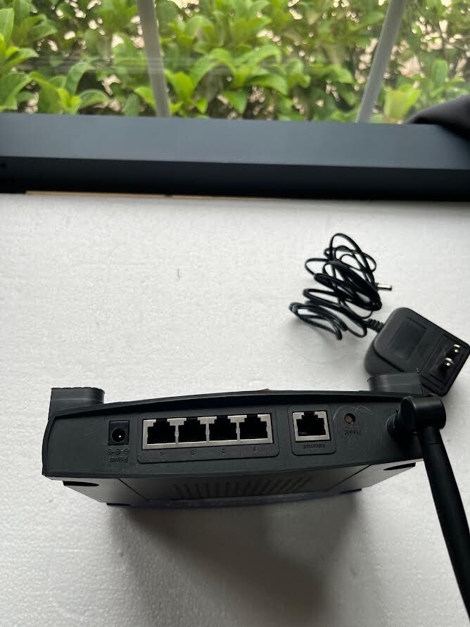 Linksys Wireless Router WRK54G Broadband 2.4GHz Cisco With 4-Port Switch