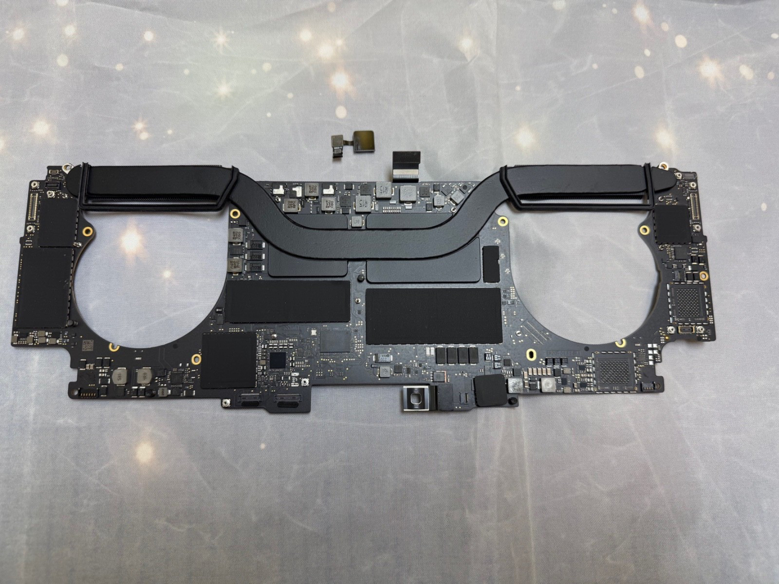 MacBook Pro 15" A1990 2018 Logic Board 2.6GHz i7 16GB-32GB - 512GB-1TB. TOUCH ID