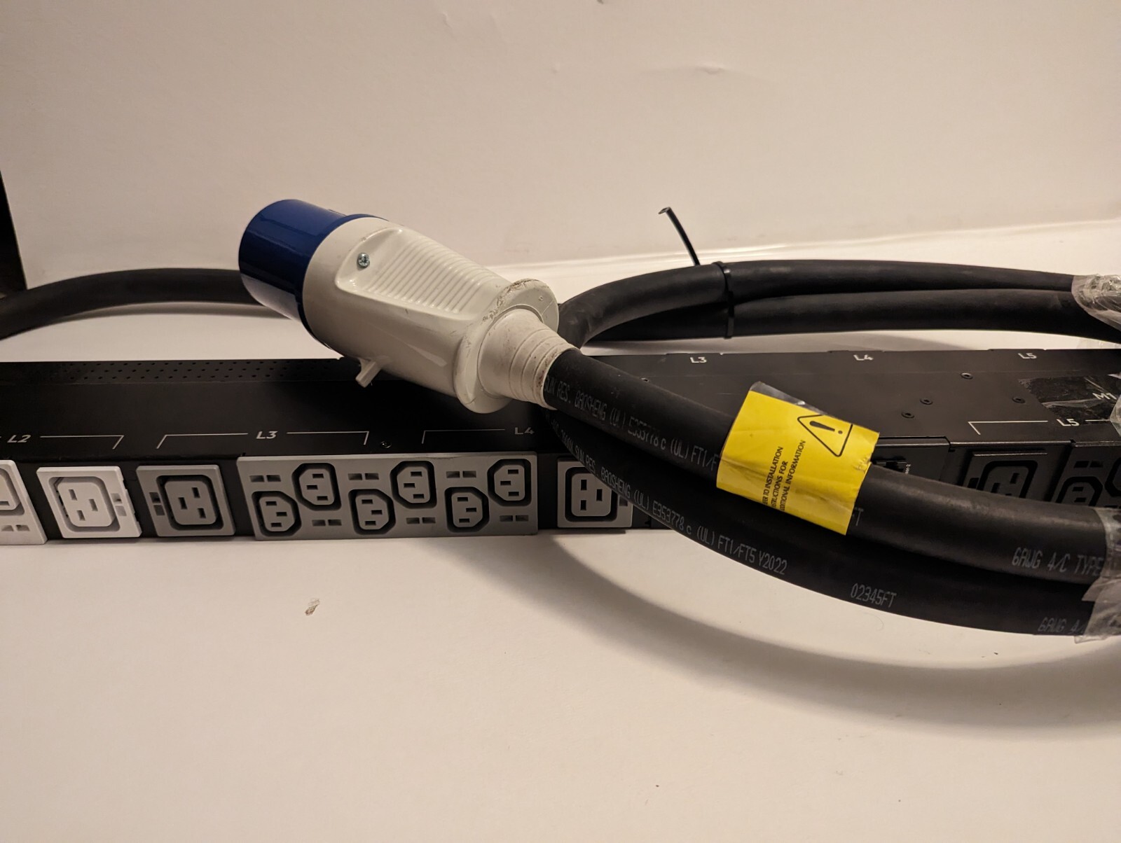 NEW GENUINE HPE HEWLETT P9R82A PDU PG2 MTRD 39 17.KVA/18 N/J PDU 866833-022 