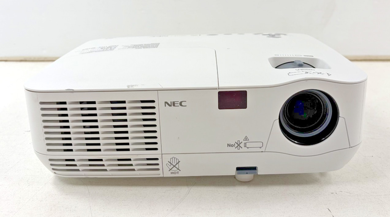 NEC NP115 Native SVGA Mobile DLP Projector 2500 ANSI Lumens 113 Lamp Hours *Read
