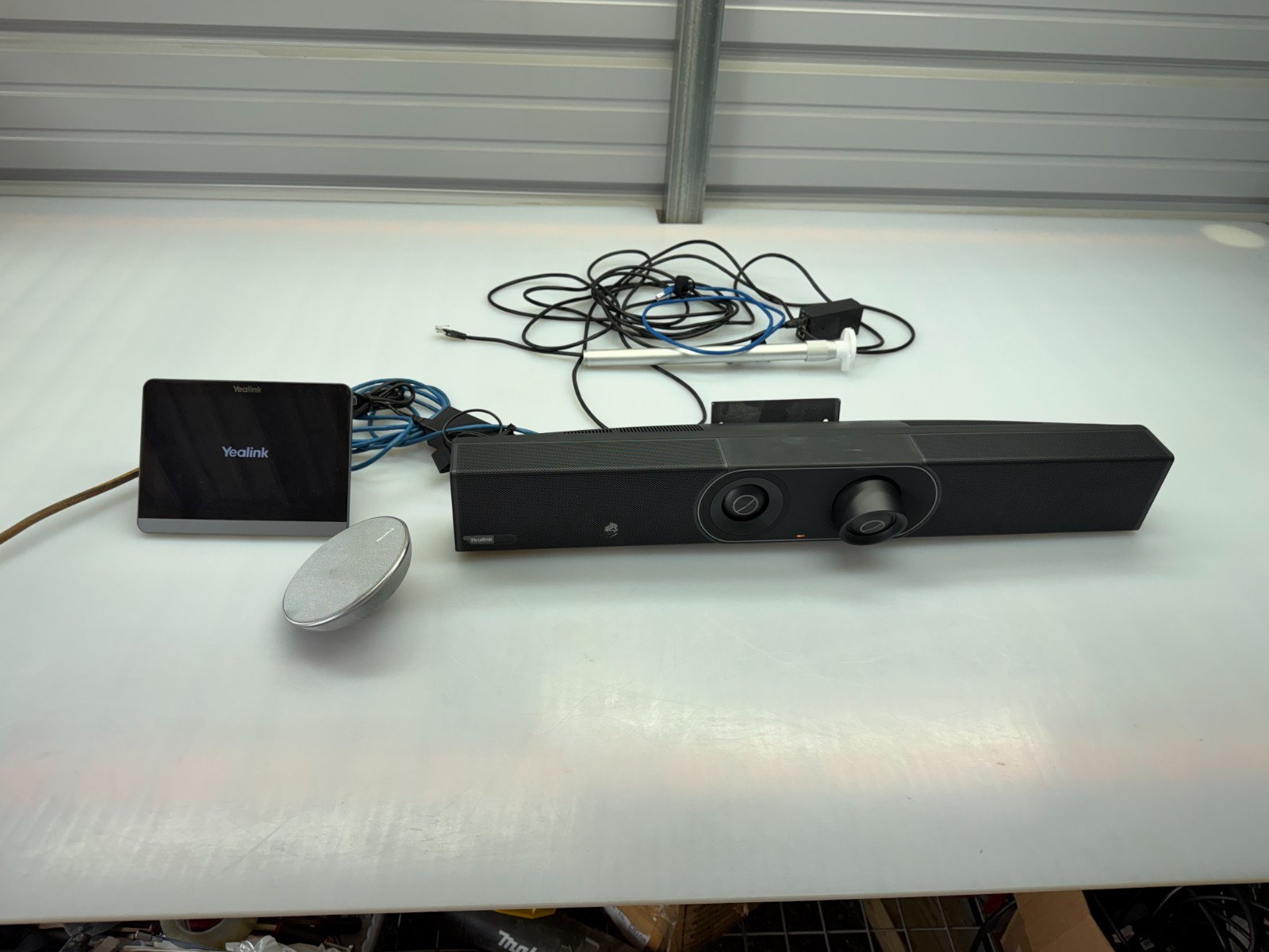 Yealink MeetingBar A30 w/ Touchpanel & VCM-38 Conferencing Bundle