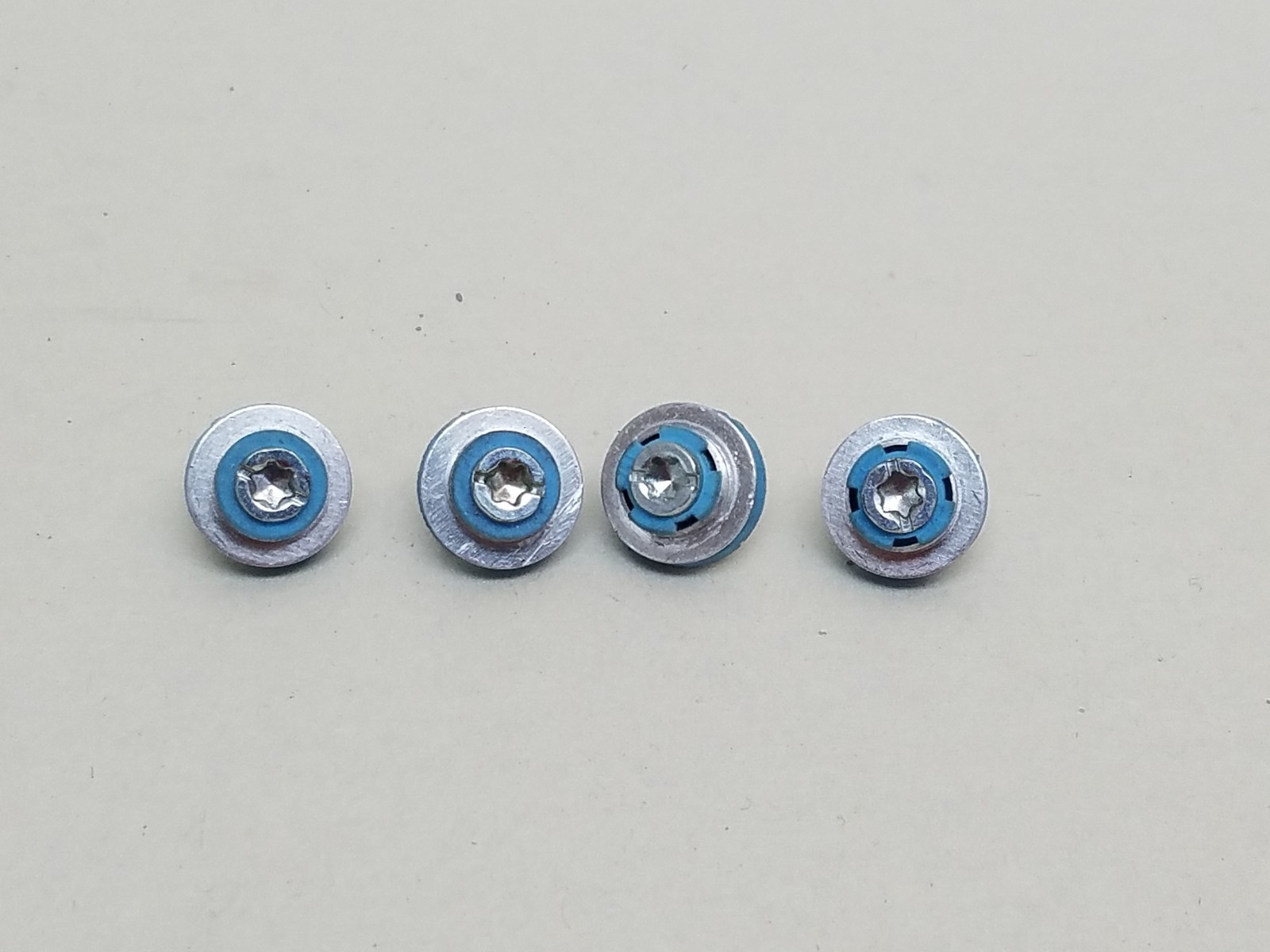 Lot of 2 Sets of 4 (8) HP 450712-001 3.5" Isolation Screws for 8000 Elite