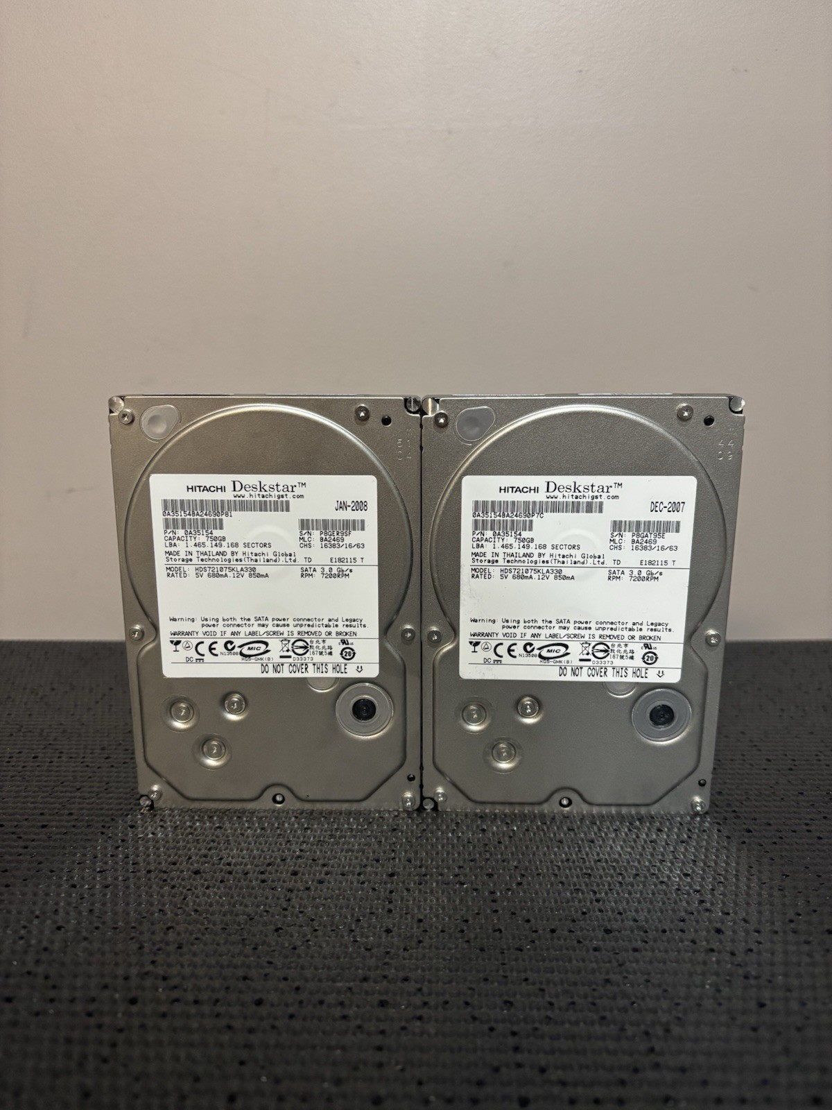 Lot Of 2 Hitachi Deskstar HDS721010KLA330 750GB 3.5" SATA Hard Drives