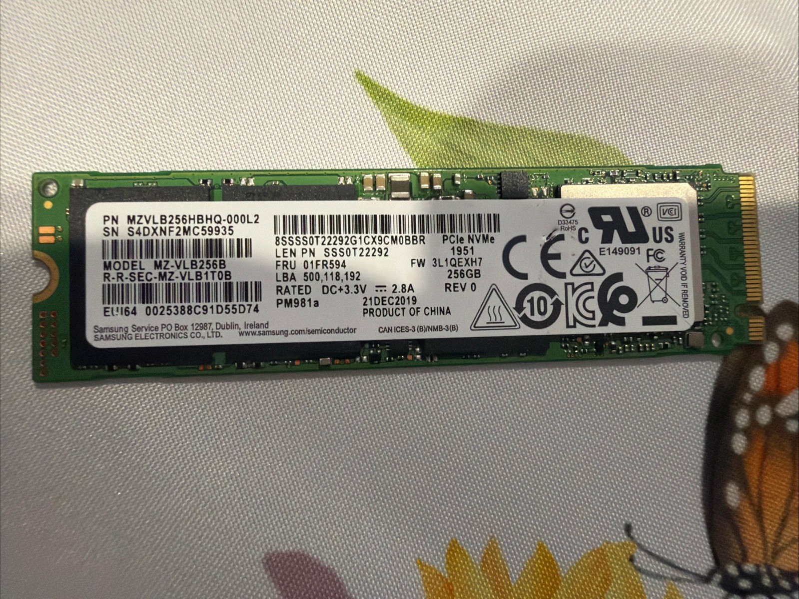 MZ-VLB256B Samsung PM981a 256GB PCIE 3.0 x4 NVMe M.2 2280 Solid State Drive