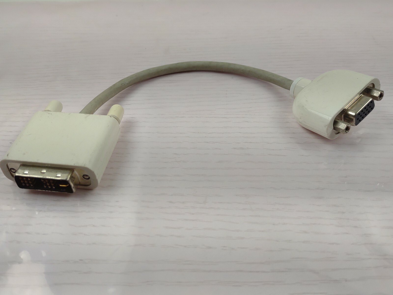 Apple DVI to VGA video adapter for PowerMac G4 G5 Pro MacBook Mini