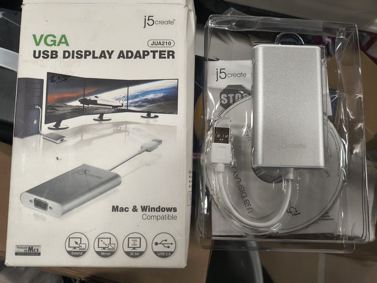 J5Create - USB 2.0 to VGA Display Adapter - Mac & Windows Compatible