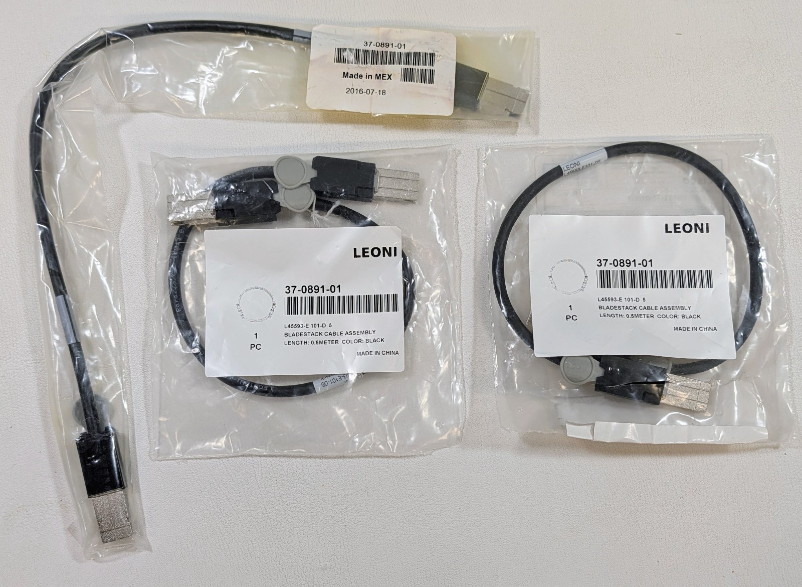Lot of Three Cisco Leoni 50cm CAB-STK-E-0.5m C2960S-STACK Cables 37-0891-01