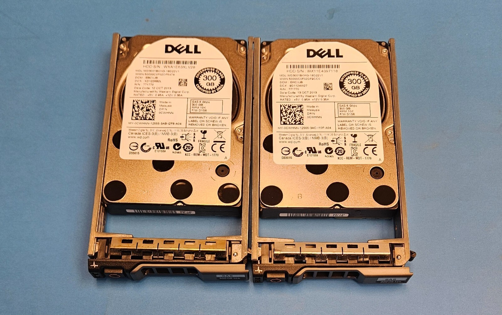 Lot 2 (2 pcs) Dell CWHNN 300GB SAS 6 GBPS 10K 2.5 Hard Drive WD3001BKHG w/ Tray