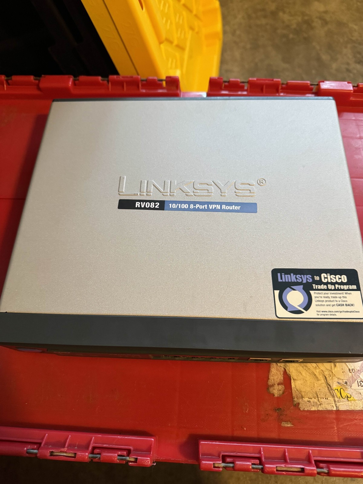 Linksys RV082 100 Mbps 8-Port 10/100 Wired Router
