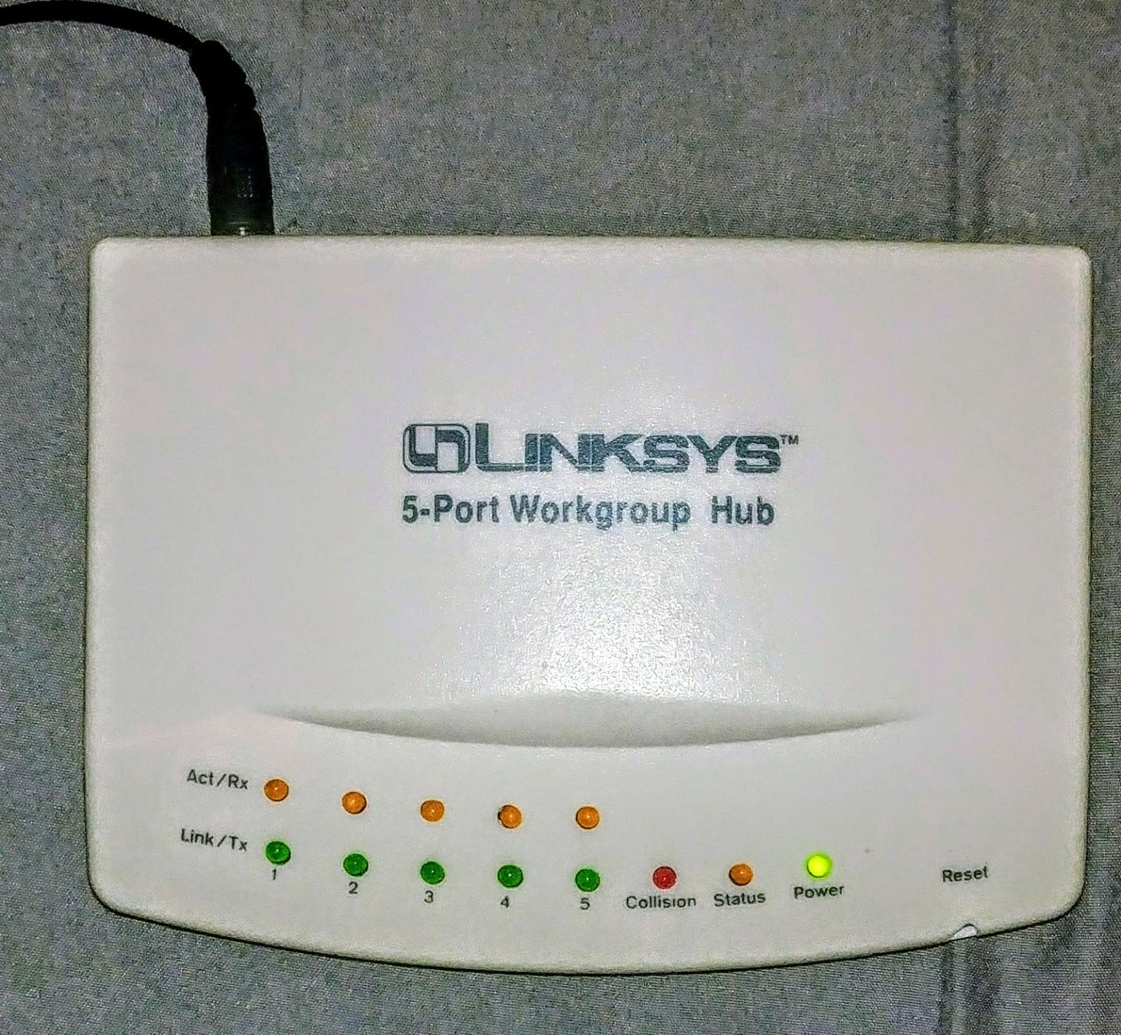Linksys 5 - port Workgroup Hub