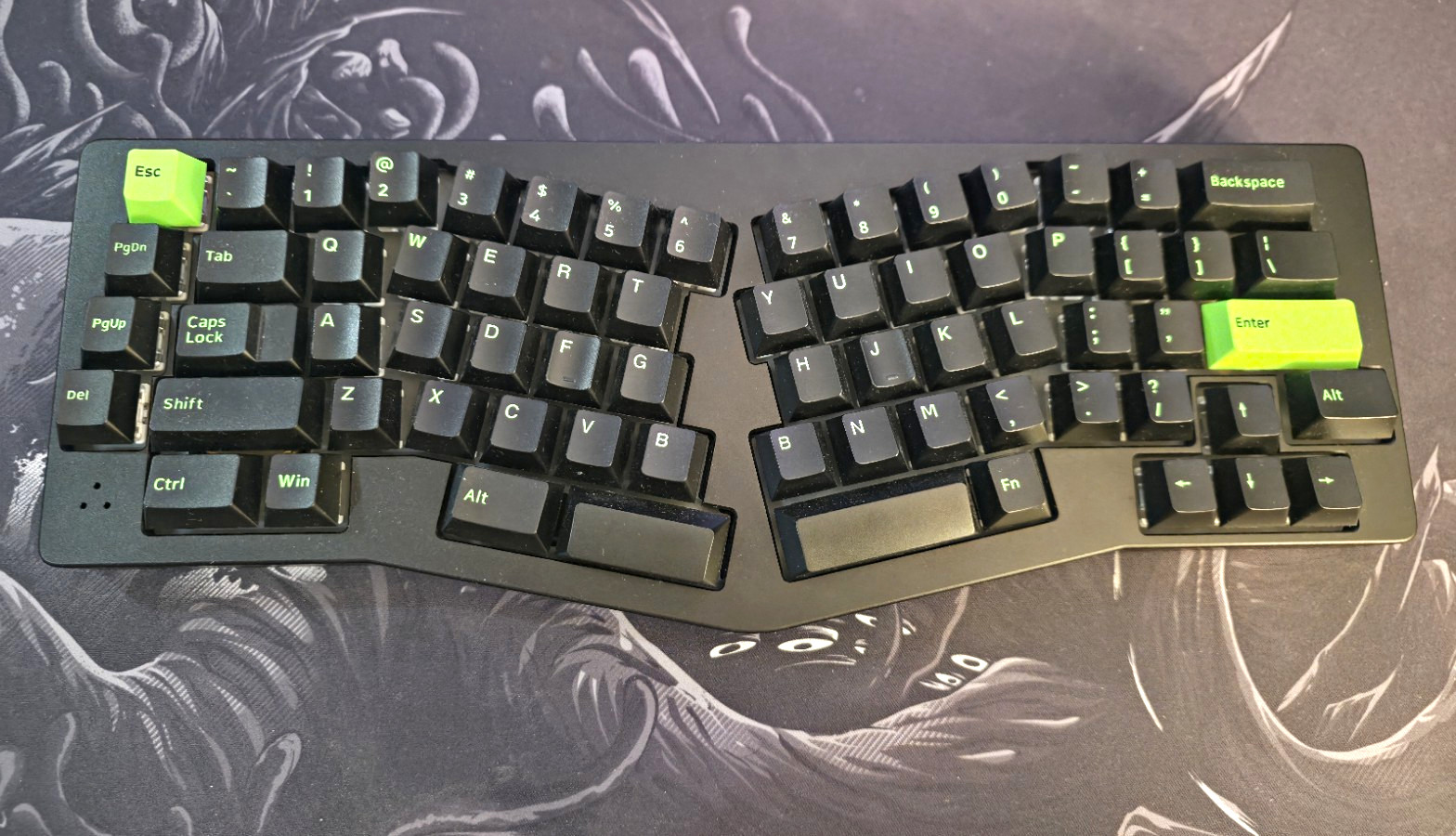 Sneakbox Alice Ergonomic Keyboard w. Glorious Panda Switches & Matrix Keycaps