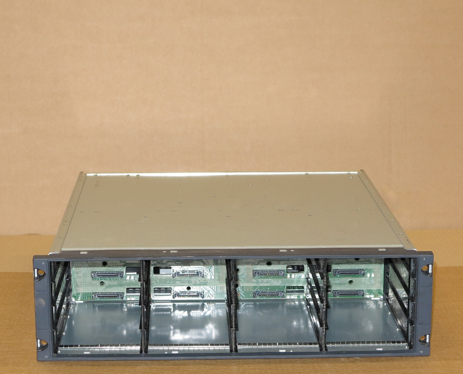 HP 3PAR 16-Bay Storage Array Chassis 3PAR RS-1602-F4-3PAR SAN InServ F-Class
