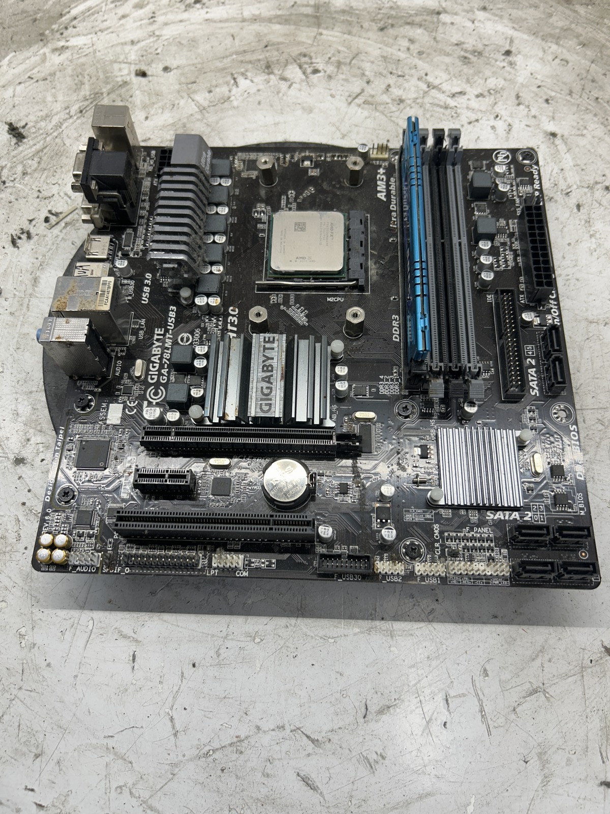 GIGABYTE GA-78LMT-USB3 AMD FX 6-Core 3.5GHz 8GB No I/O Shield