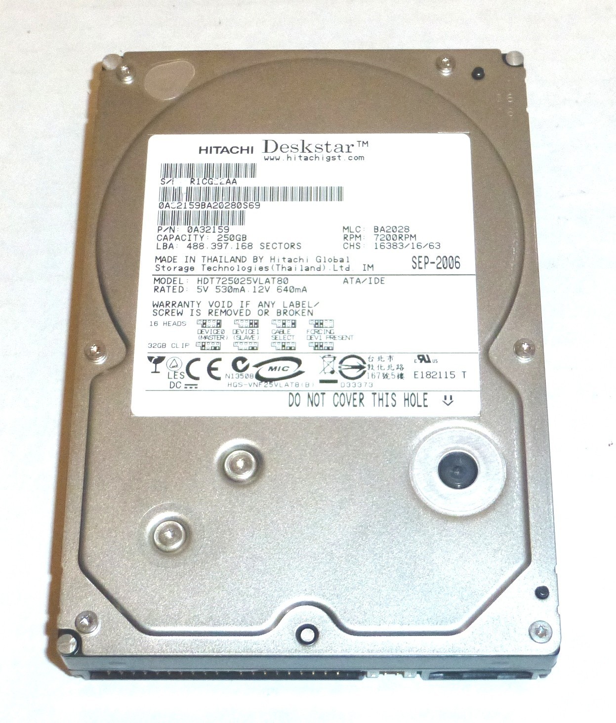 Hitachi HDT725025VLAT80 250GB IDE Hard Drive P/N: 0A32159 MLC: BA2028