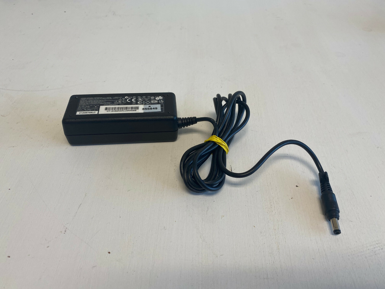 KK10:  Compaq PPP005L AC Adapter PA-1500-02C 163444-01 179725-02